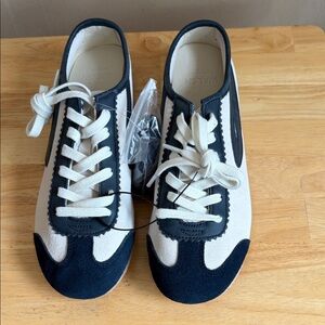 Navy and Cream Women's Retro Lace-Up Sneakers